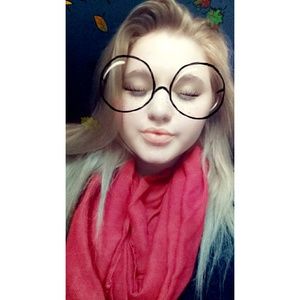 Meet your Posher, Crystal